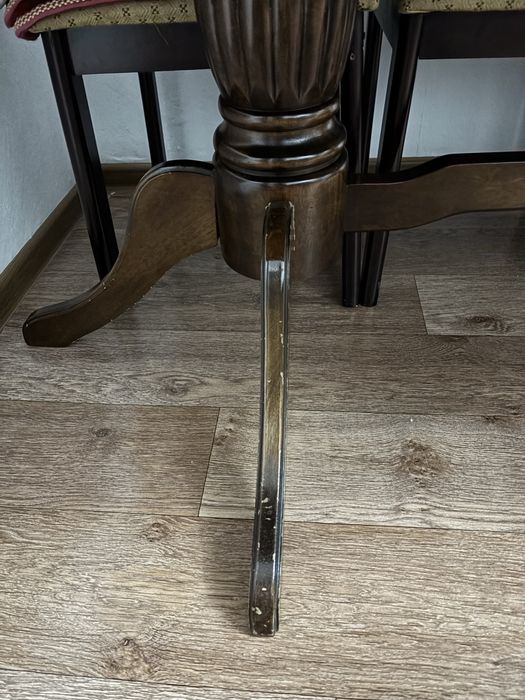 Продается стол со стульями