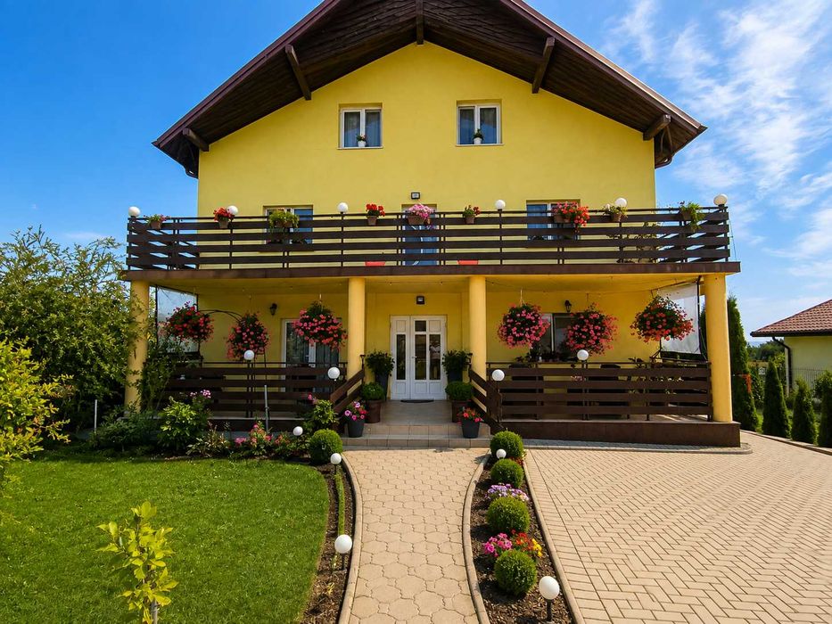Vilă P+1 de vânzare în Vârfu Câmpului | 1.082 mp teren | Garaj 60 mp