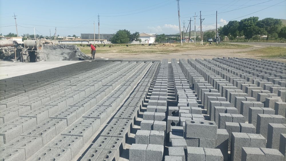 Шлакоблок гишт сотилади