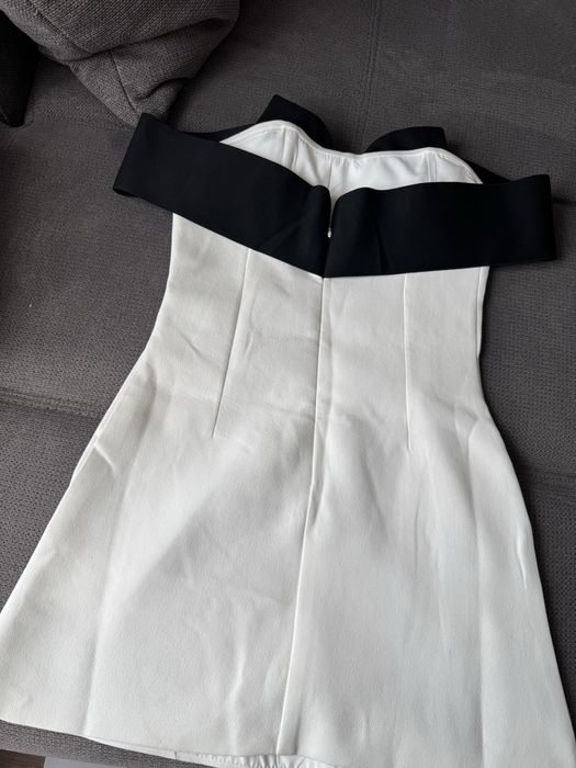 Рокля с черна панделка