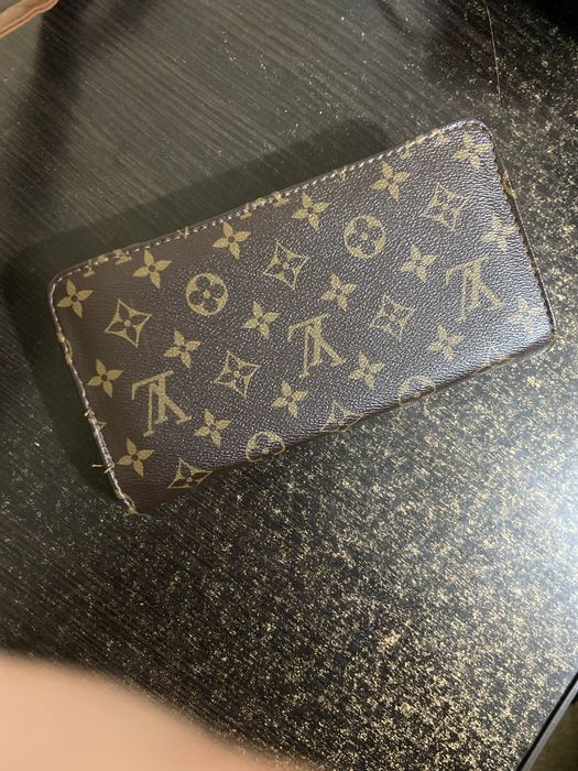 Portofel Louis Vuitton model Zippy
