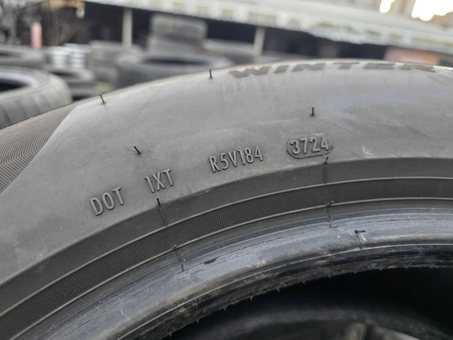 2бр Зимни гуми 225 60 18 - Pirelli - DOT 2024