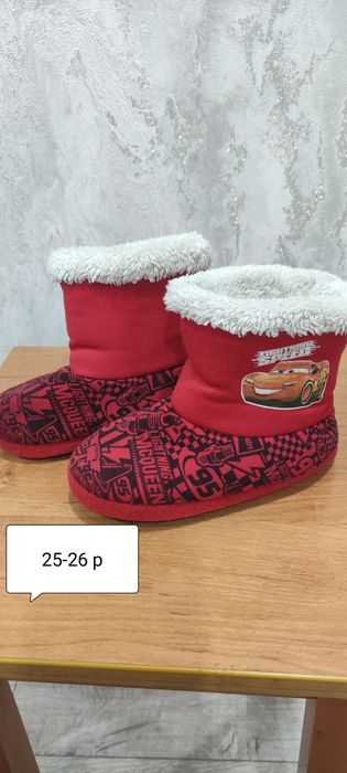 Тапочки на мальчика разные