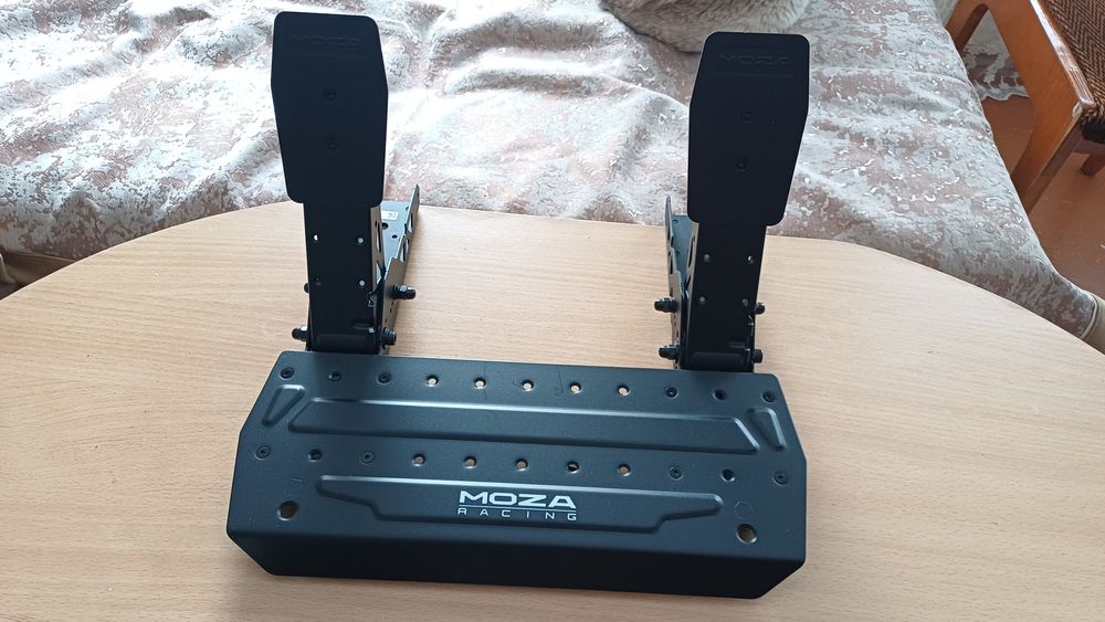Moza R5 Bundle — Direct Drive база, руль и 2 педали