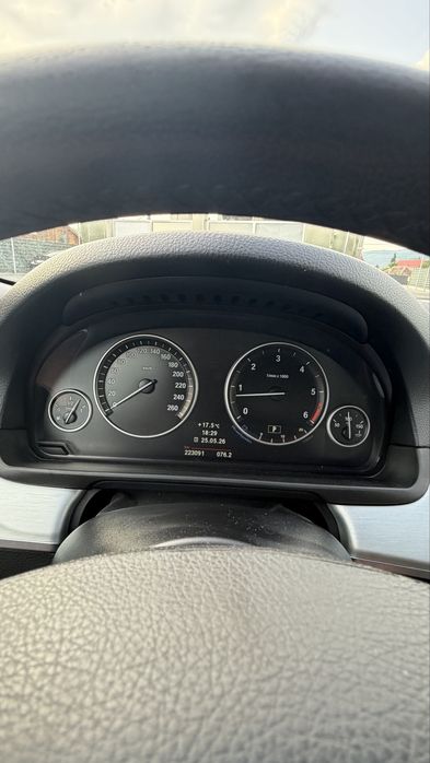 BMW Seria 5 F10 520d • 2012 • Automat • Bi-Xenon Adaptive • Keyless • Navi Mare