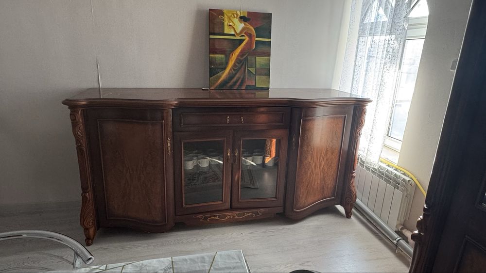 Продам классический гарнитур (сервант и комод)