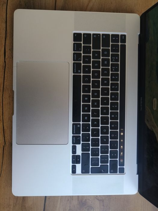 MacBook Pro 2019 core 9 (1 Tr) 16 дюймовый