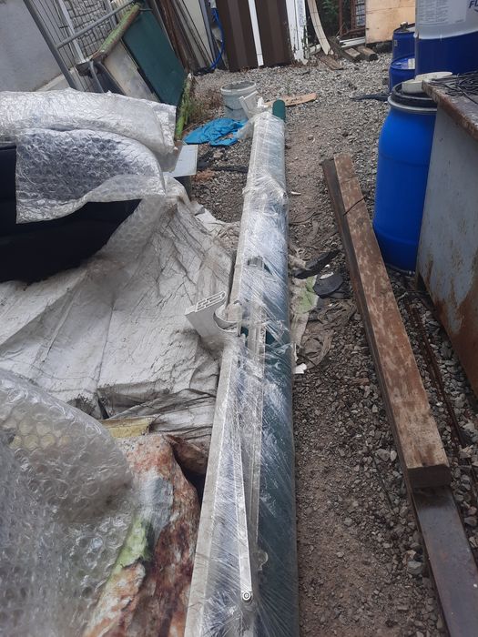 Тента за тераса размери 5 и 50 на 3 метра тъмно зелена с лого на Загорка