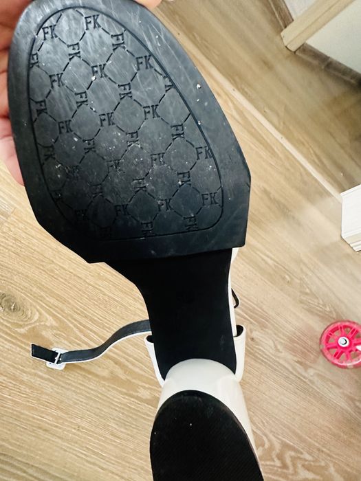 Босоножки 10000