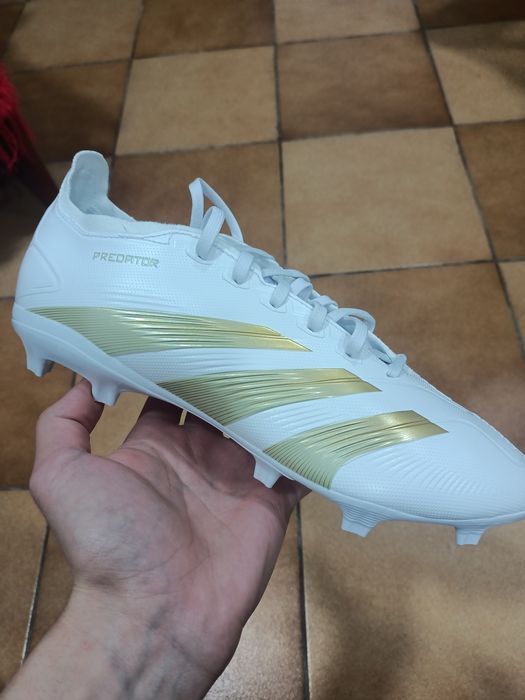 Vând ghete de fotbal