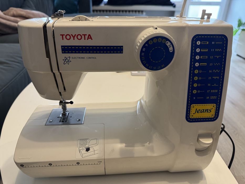 Домакинска шевна машина TOYOTA JFS18 Jeans