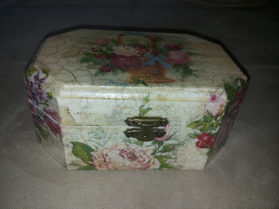 Кутия за бижута, нова,, идеална за подарък