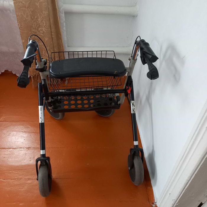 ходунки-коляска.