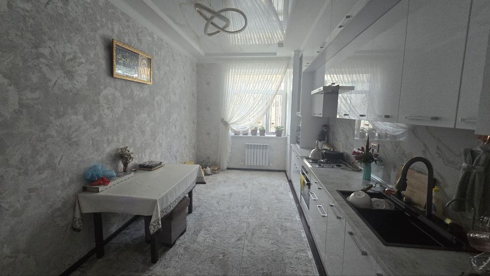 Uy Sotiladi 3 xonali