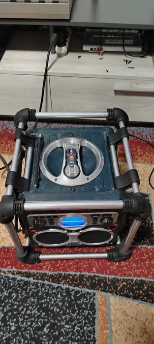 Radio șantier cu încărcare acumulatori Bosch
