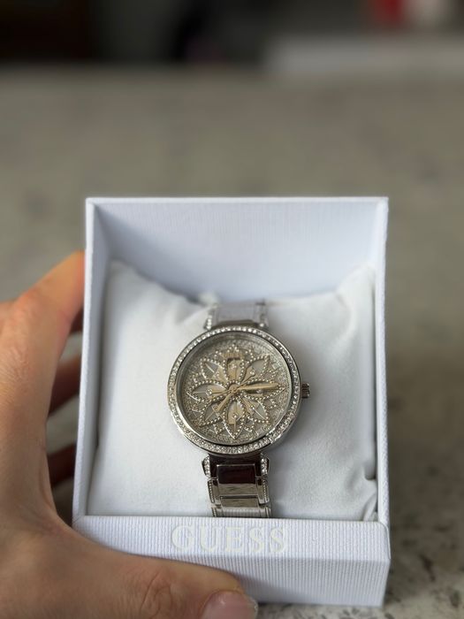 Чисто нов дамски часовник GUESS GW0528L1 с кристали и кутия