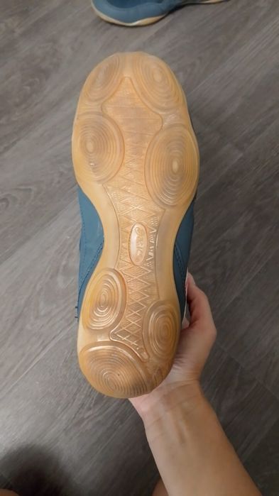 Продам кросовки Asics  рр 41 ( но очень маломерят )
