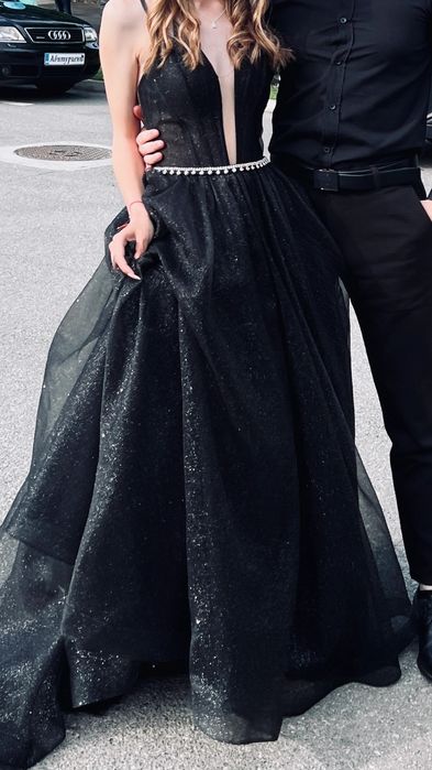 Черна бална рокля