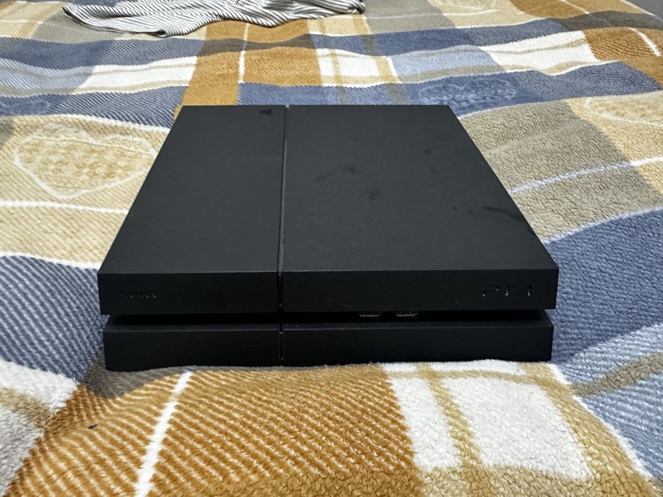 Продам PlayStation 4 fat