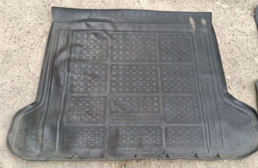 Продам коврик в багажник прадо 150
