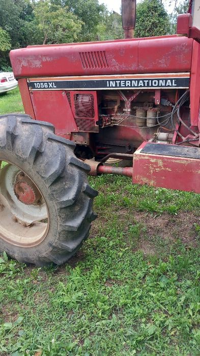 Vând tractor international 1056 xl și o combina class senator