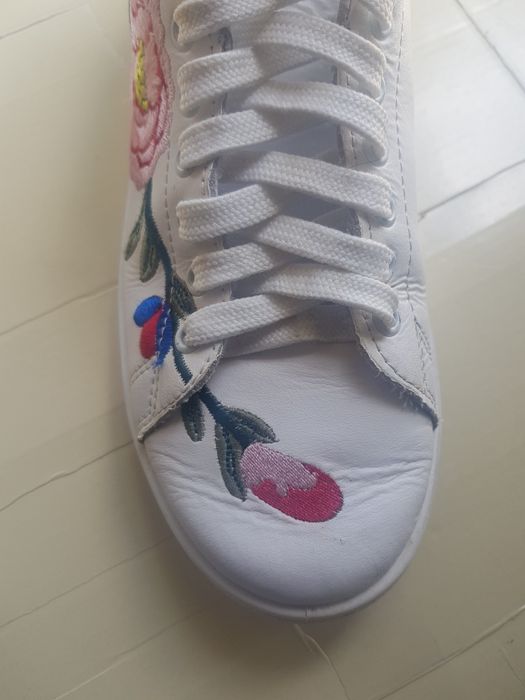 Sneakers Divi nr. 37, piele naturală cu broderie, stare f. bună