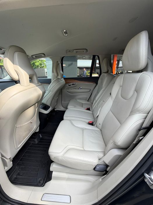 Vând Volvo XC 90