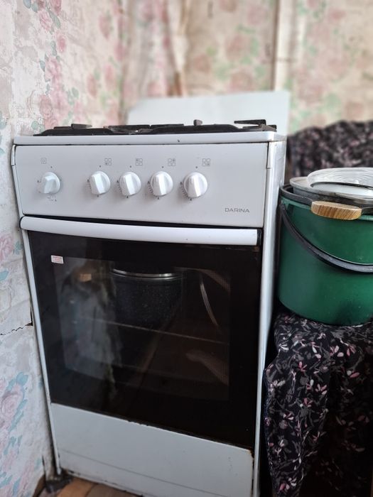 Продам газовую плиту