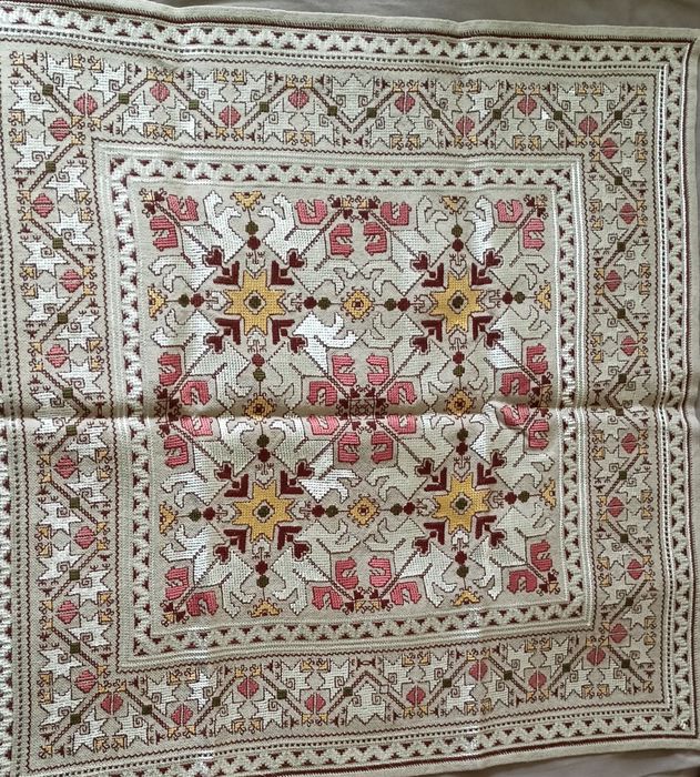 Ръчно бродирана царска шевица с копринени конци