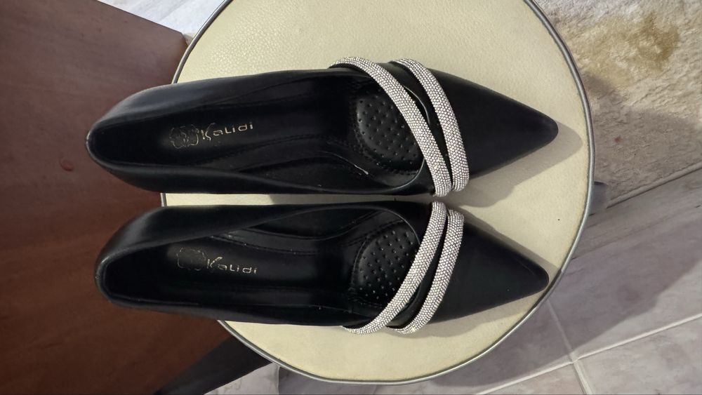 Туфли сатылады 1 рет кейлген 6000тг