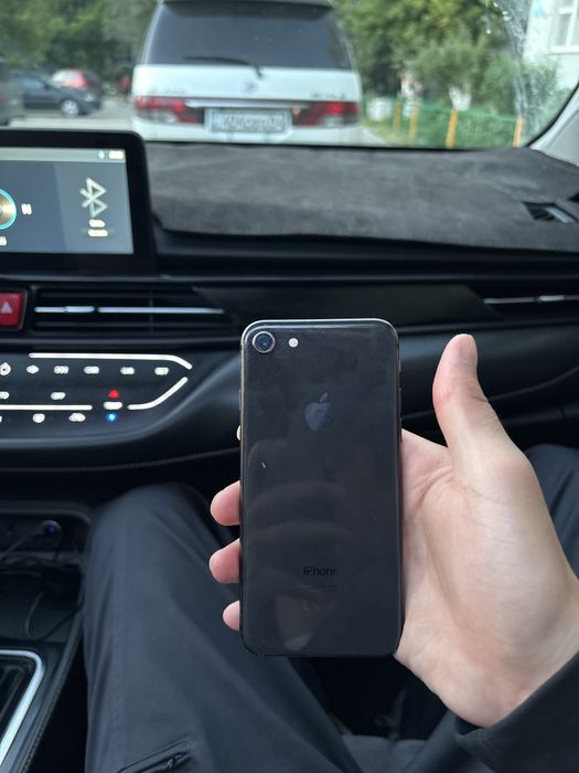 Iphone 8 64гб, 79%акб все оригинал