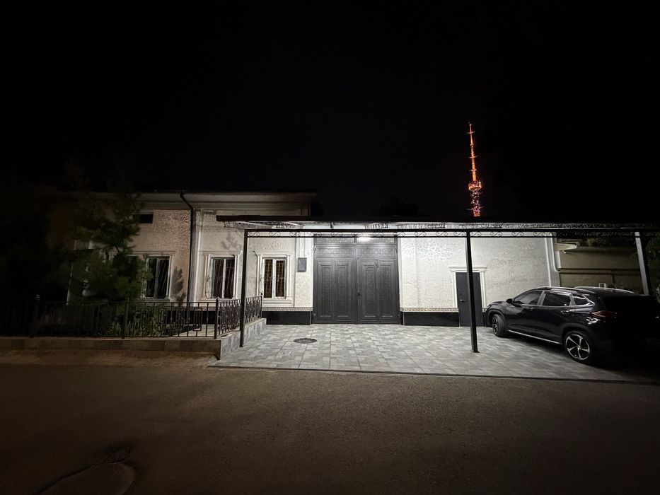 Bodomzorda 6 sotihli hovli. Remontlari bn.