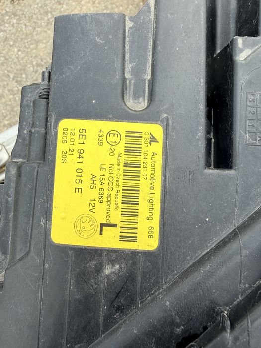 Ляв фар за Skoda Oktavia 3