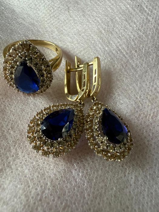 Золотой комплект с сапфирами и бриллиантами