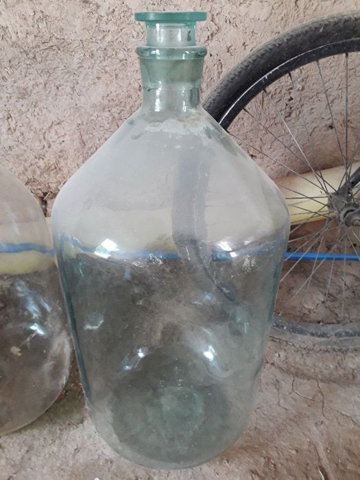 Стеклянные бутыли