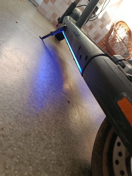 Vând trotineta titan