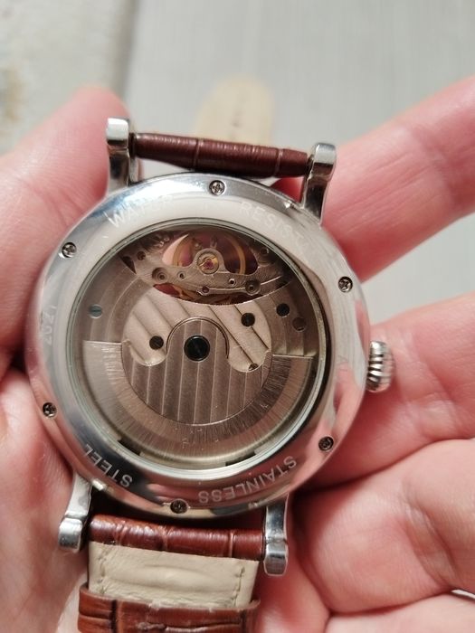 Часы на руку новые