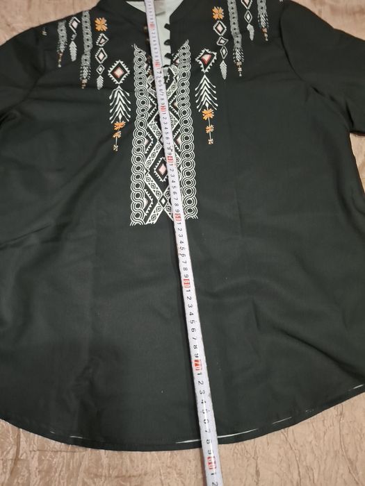 Риза със щамповани шевици