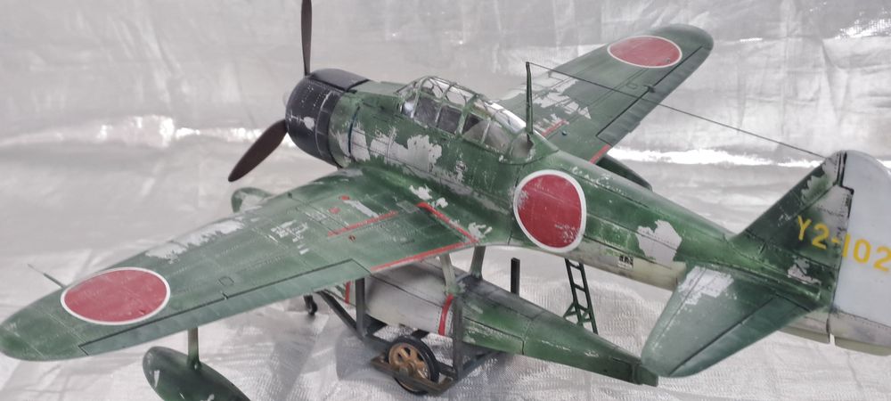 Сборная модель самолёта A6M2N Rufe.