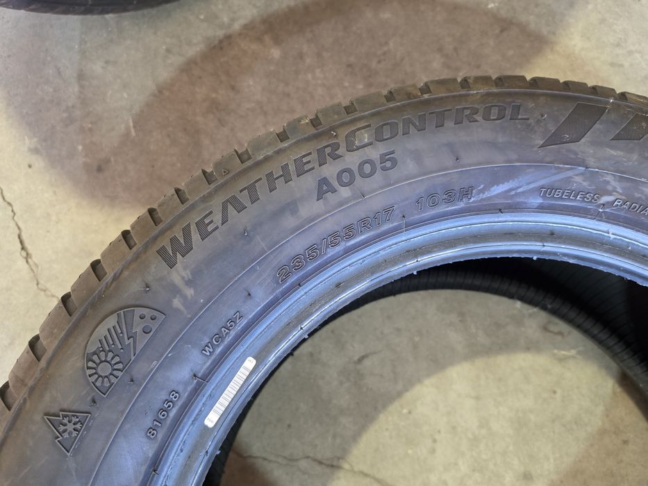 2бр. 235/55/17 Bridgestone dot4422 всесезонни гуми