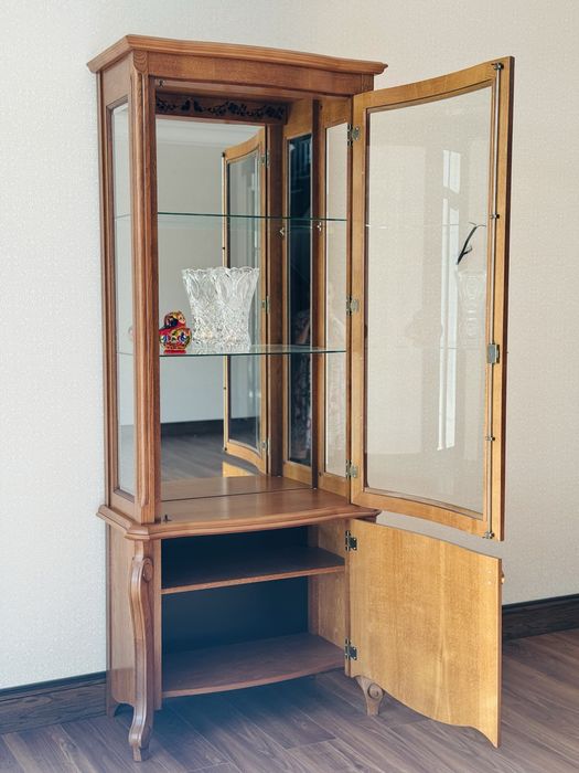 Витрина и тумба