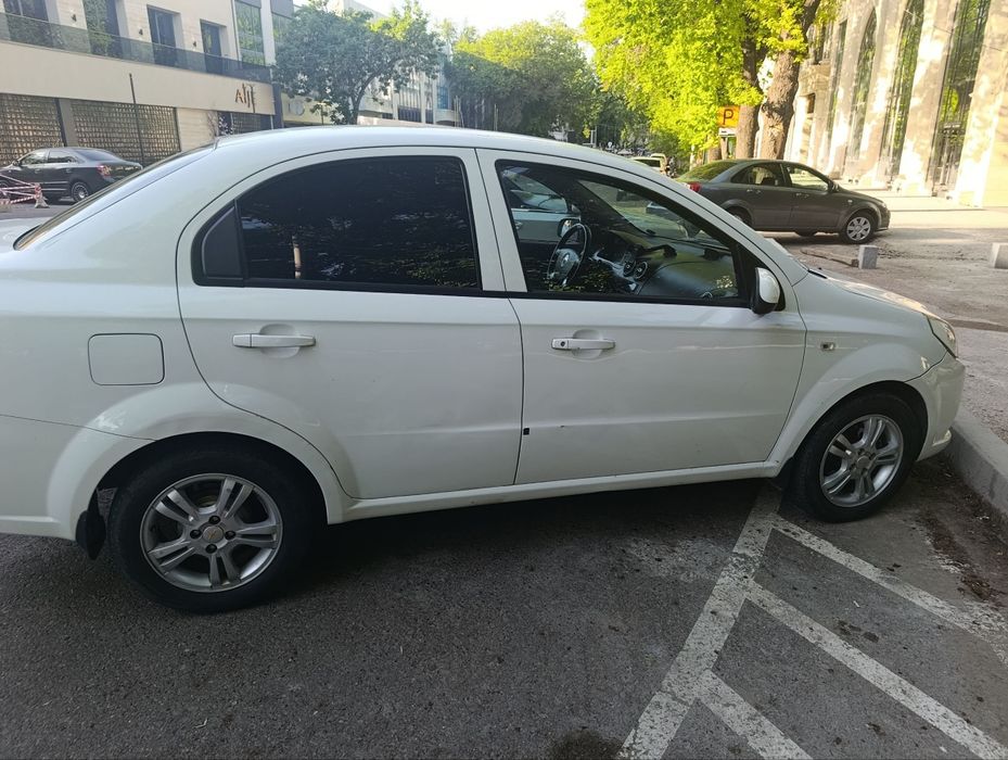 Srochno sotiladi Nexia 3 aftomat