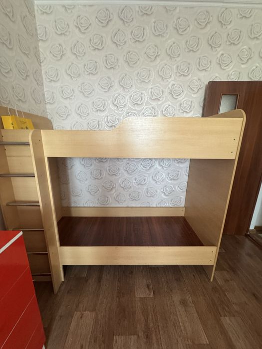 Продается кровать двухъярусная