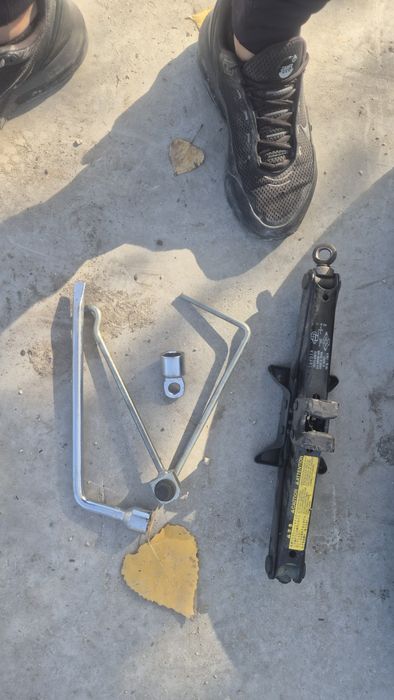 Оригинални Патерици / Резервна Гума за Тойота 5х114.3 17Цола 60.1 цент