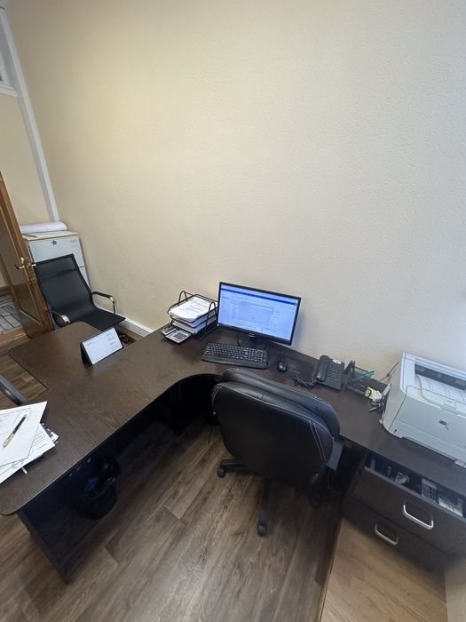 Продам комплет мебели руководителя.