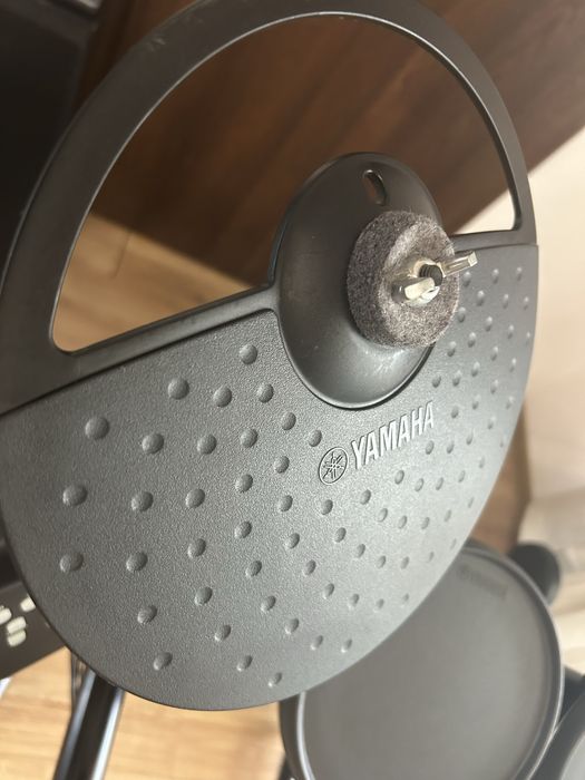 Ofer spre vanzare set de tobe electronice Yamaha DTX430, stare perfect