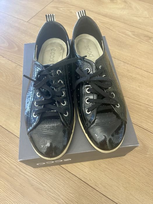 Кроссовки лаковые экко