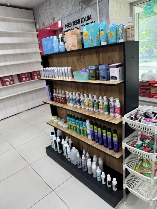 Продам стеллажи и ресепшен