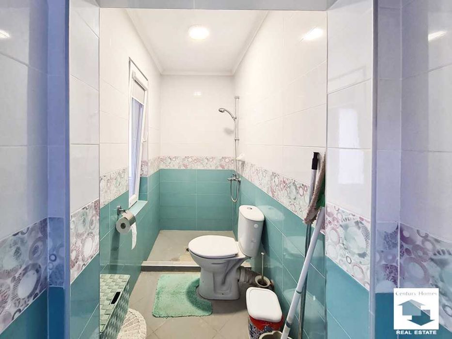 175101 Масивна къща с голям двор и кладенец  в село Петко Славейков