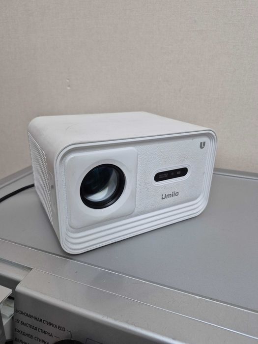 ПРОЕКТОР 4К Ummio U8 Pro
